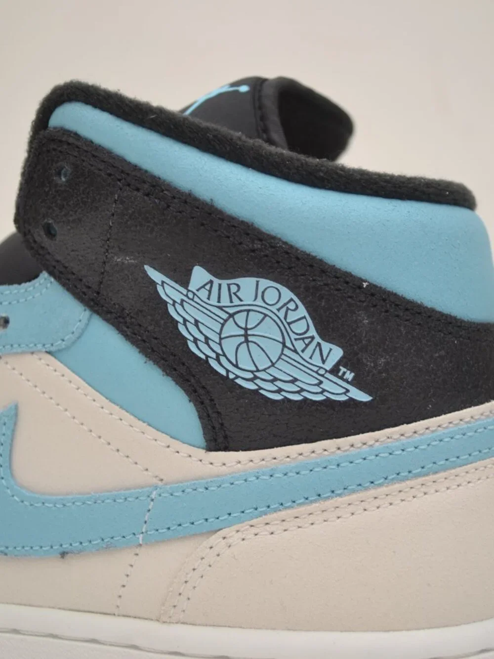 Jordan Air Jordan 1 Mid Se Blue Chill Summit White BNIB (NO LID)